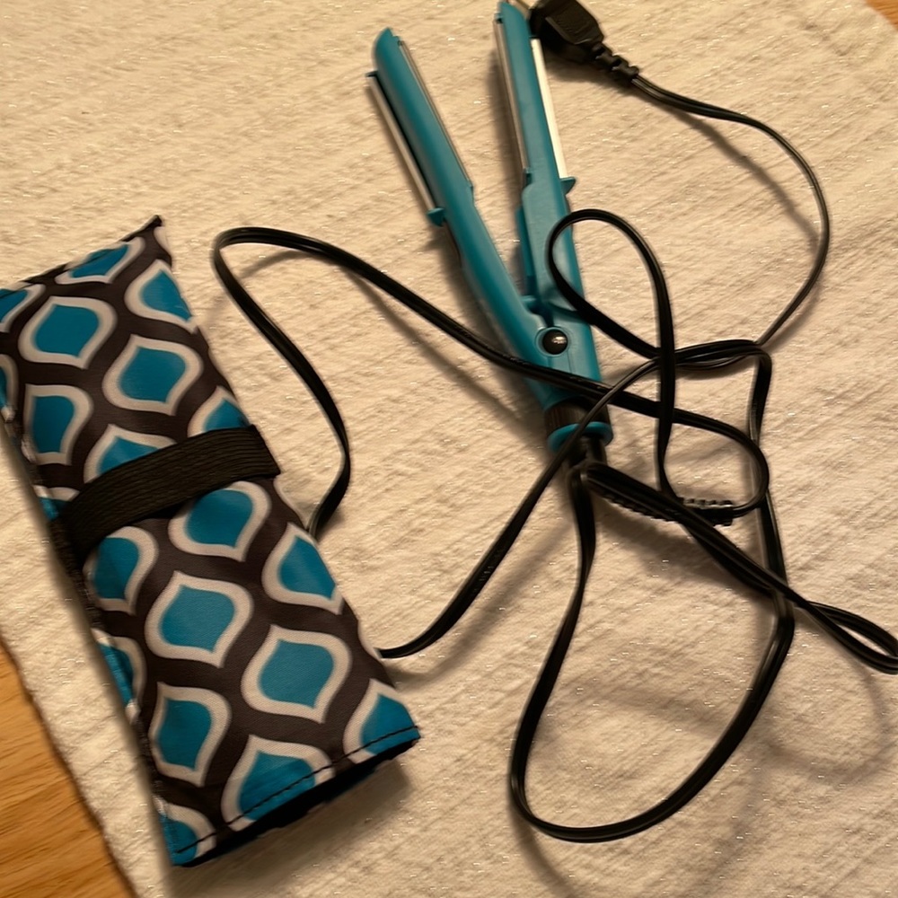 Travel curling iron.